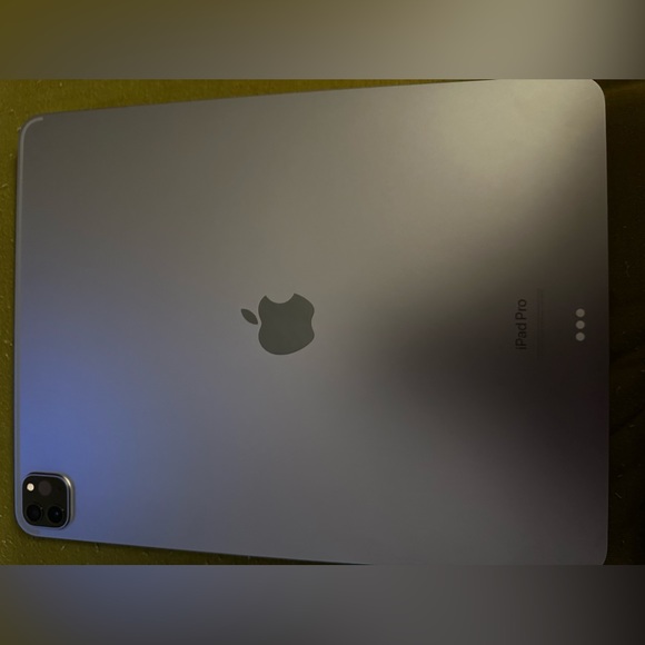 2022 IPad PRO 12.9 Inch 256GB - Picture 6 of 8